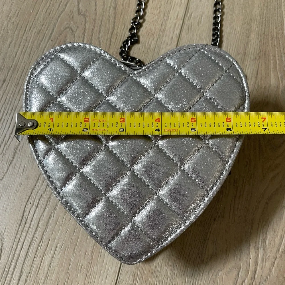 Hannah Banana Girls silver quilted heart purse